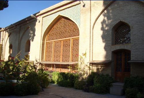 باغ چهل تن شیراز-OBlQeZcTeO