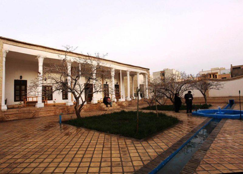 موزه عمارت باغ امیر سمنان-OC4s3Sib0E