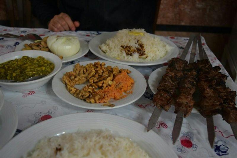 رستوران ترنگ طلایی صومعه سرا-OZxvApHcYX