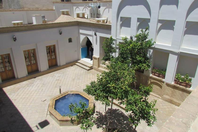 رستوران مجموعه فرهنگی، تاریخی و پذیرایی زندگی-OfQh72E5BC