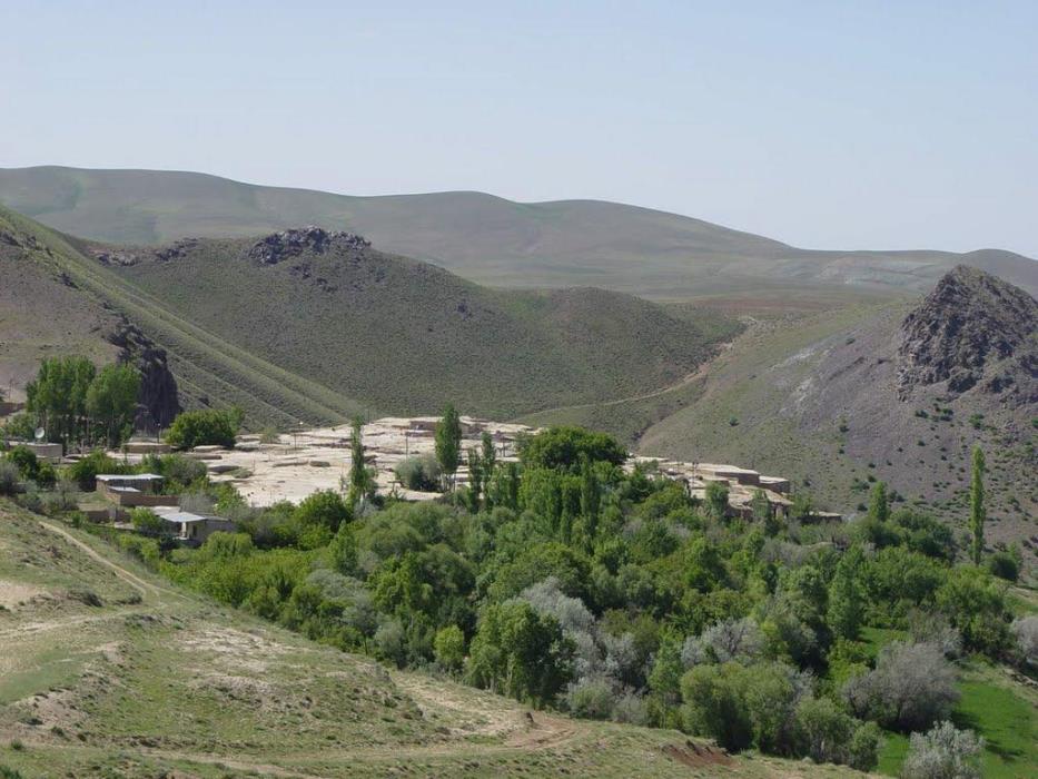 روستای چناقچی علیا از منظره صلیب سبزتا كلیسای ۴۰۰ ساله سركیس-P0ukVJkQrb
