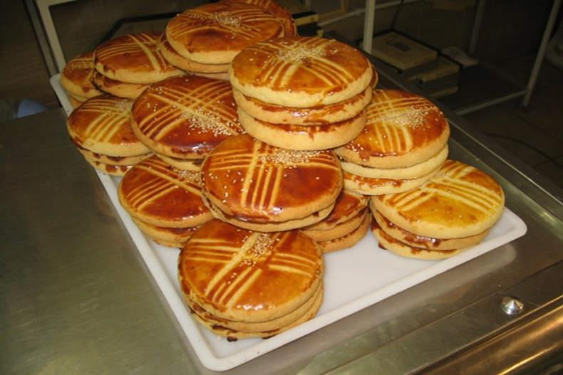 شیرینی سنتی اهری و یئددی قات فطیر آذربایجان-PQFwaKUwEt