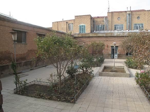 كارگاه قدیمی فرش بافی جوان تبریز-Q3DdHHsapV