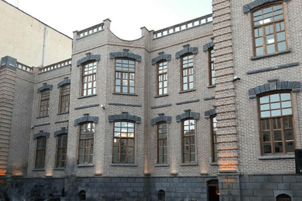 موزه عمارت شهرداری اردبیل-R7xOT1uzM6