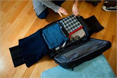 آموزش جا دادن وسایل سفر در یك چمدان كوچك-RDDF7wDbNp