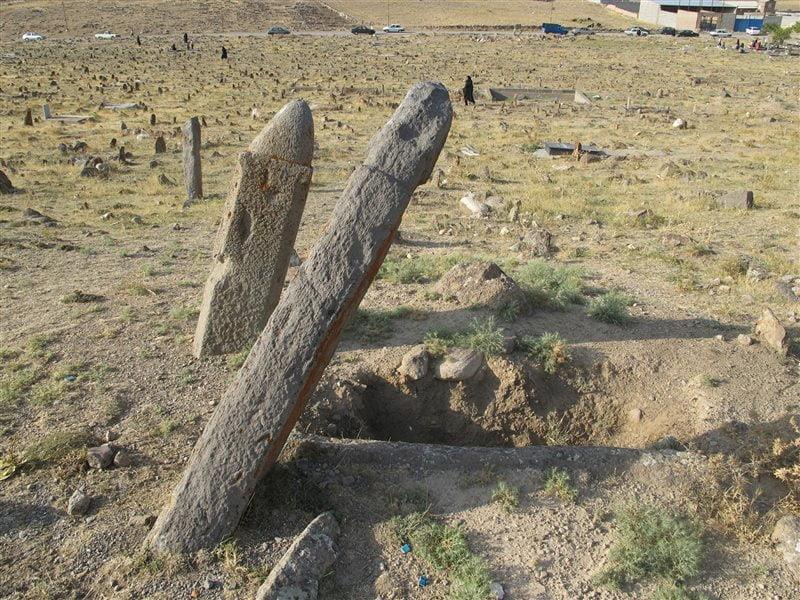قبرستان تاریخی پینه شلوار-SNyVzoIiTt