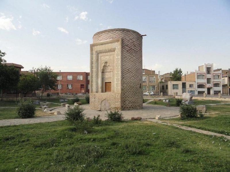 بنای سه گنبد ارومیه-UPVdqW2Xic