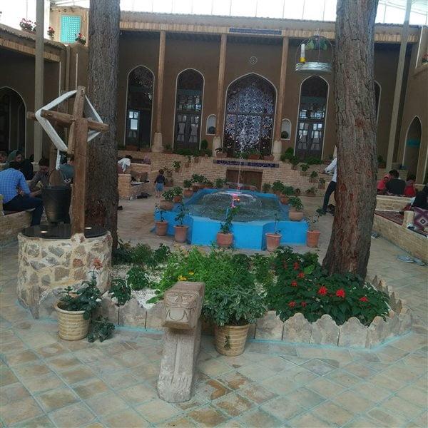 رستوران سنتی چلچراغ شهركرد-UgUJdDfUkh