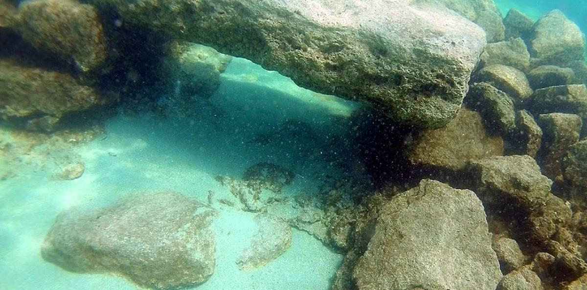 كشف آثار باستانی مرموز در اعماق «دریاچۀ وان» تركیه-Vrog5jmcUu