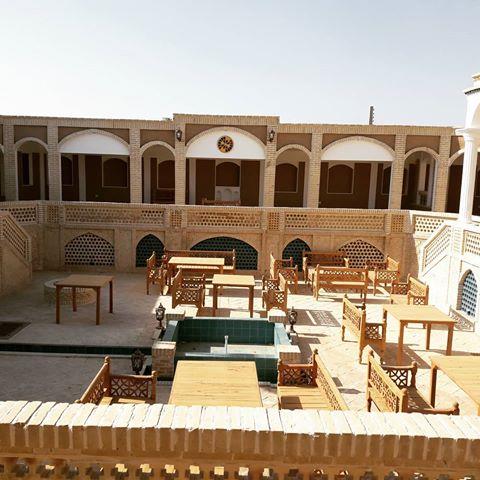 رستوران سنتی قرص ماه آران و بیدگل-Wp7pytbOFn