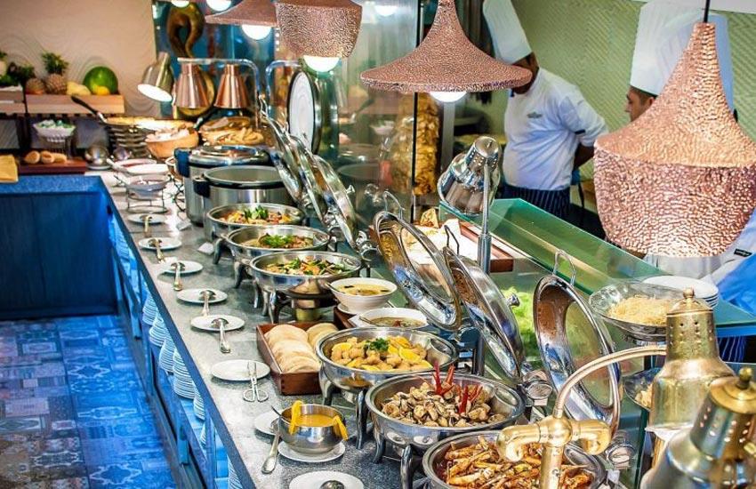 آداب غذا خوردن در بوفه های آزاد رستوران-XC2prgJA7v