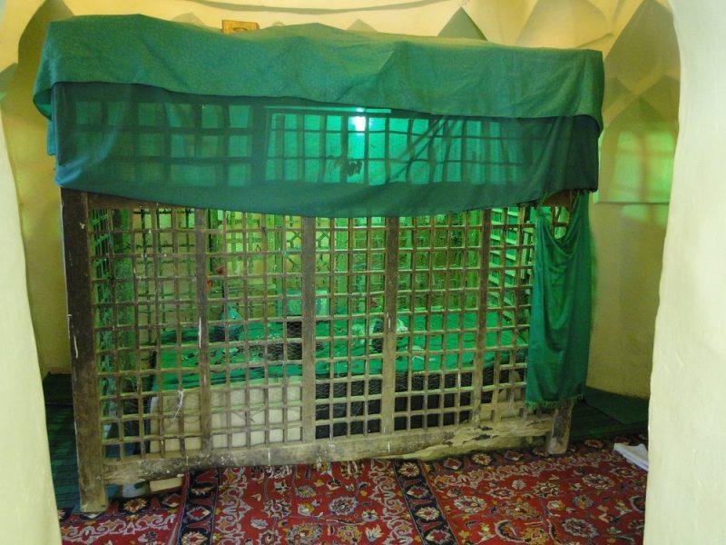 بقعه بابا شیخ حسین انصاری و بی بی خاتون دهاقان-YOZiJiroZh