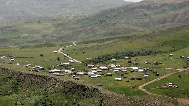 روستای قلعه بین-ZqjTcHdiVl