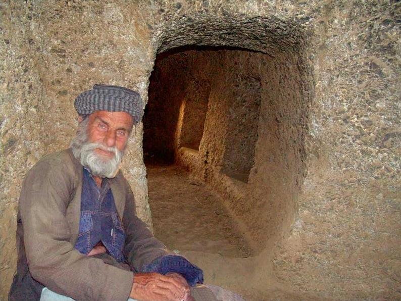 غار سنگی حسین كوهكن-af7PUeTFAk
