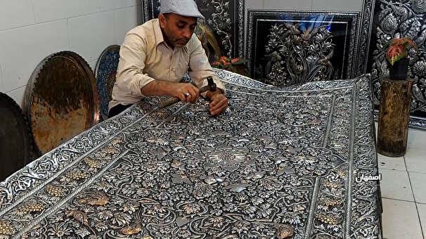 خلق صنایع دستی كه بیشتر مردان به آن می پردازند-c5HjsWHqOf