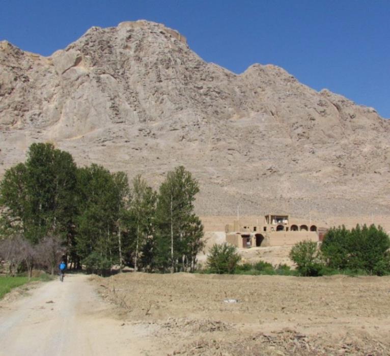 غارهای حسنآباد قلعه بزی مباركه-cILKkDJyli