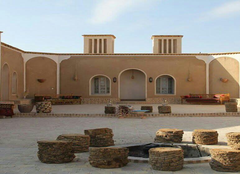اقامتگاه بومگردی نمكزار سه قلعه سرایان-cSBSS7AWaf