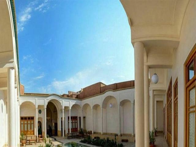 اقامتگاه بوم گردی سرای درب باغ كاشان-cU7n9RhZWA