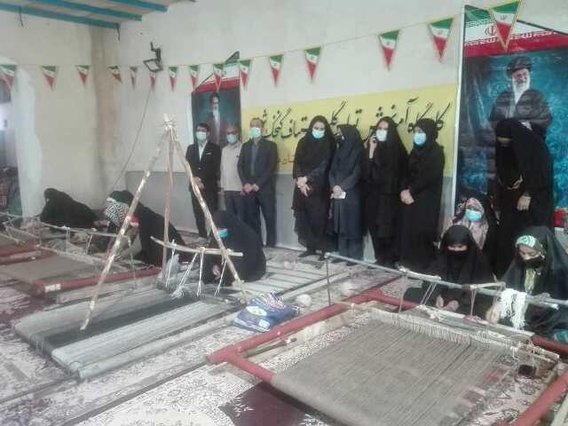 احیای گلیم “گنخك” و چرخش دوباره دوكهای دستی خانگی-crCJpvloVb