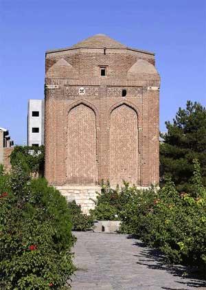 گنبد سرخ سلجوقی ها-dIHwUkW6Ee