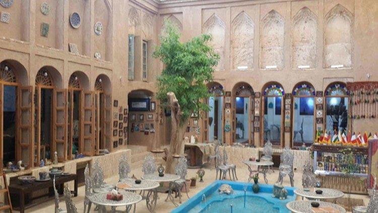 سومین كتابخانه‌ گردشگری دنیا درخانه تاریخی رفیعیان-dJJBrKiJNS