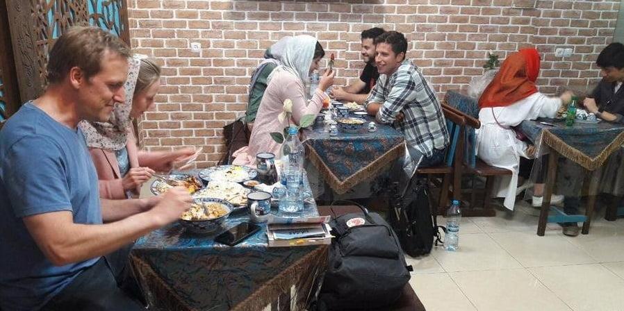 بهترین رستوران های اصفهان (۱۵ رستوران برتر)-dUWxN1tVcn
