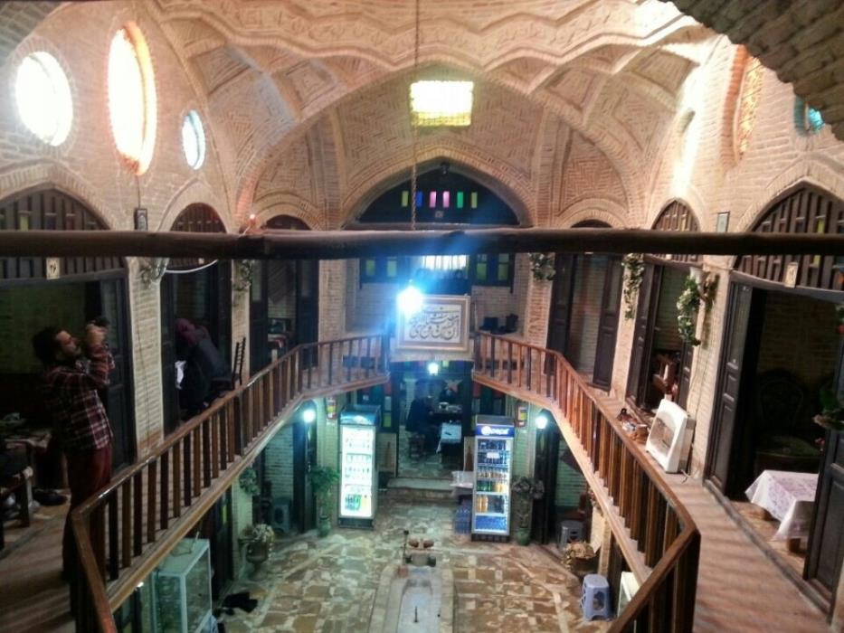 تیمچه اكبریان ( سفره خانه سنتی طهرون قدیم )-dnjrlUURNI