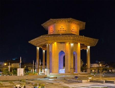 آرامگاه میرزا كوچك خان جنگلی-eV3H8GGGTH