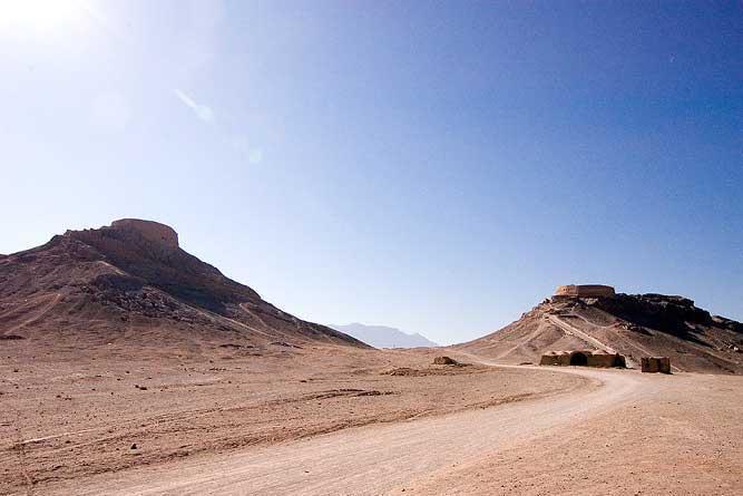 دخمه زرتشتیان-eVLlxFapIV