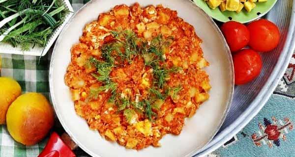 طرز تهیه املت سیب زمینی با گوجه-gus9UKBU46