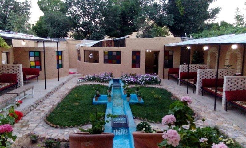 سفره خانه سنتی چوبین شهركرد-h7DfkVqypQ