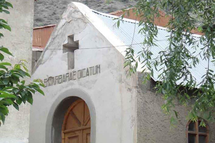 كلیسای سرخ آباد-hZQ33Y8NTw