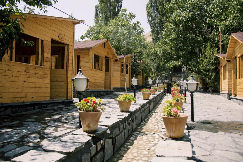 باغ رستوران شاخه نبات فشم-j9KGlkBQkI