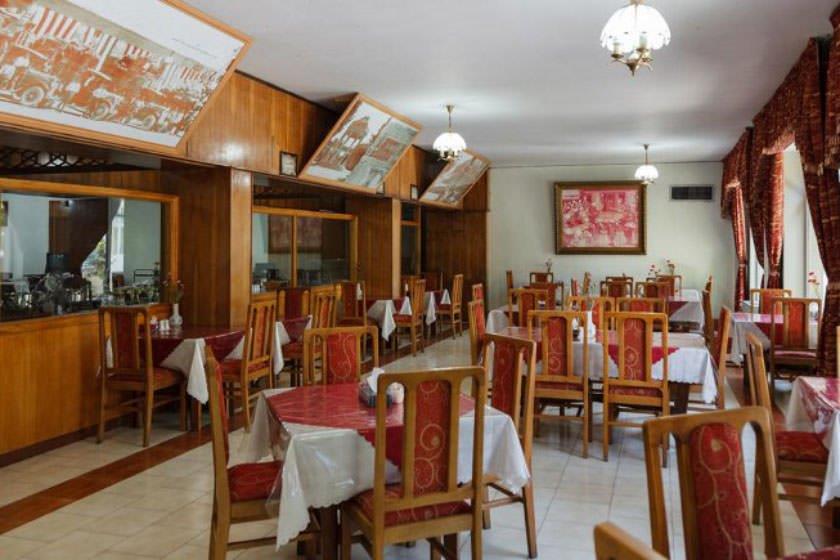 رستوران هتل پارك شیراز-kFrNmGmzBe