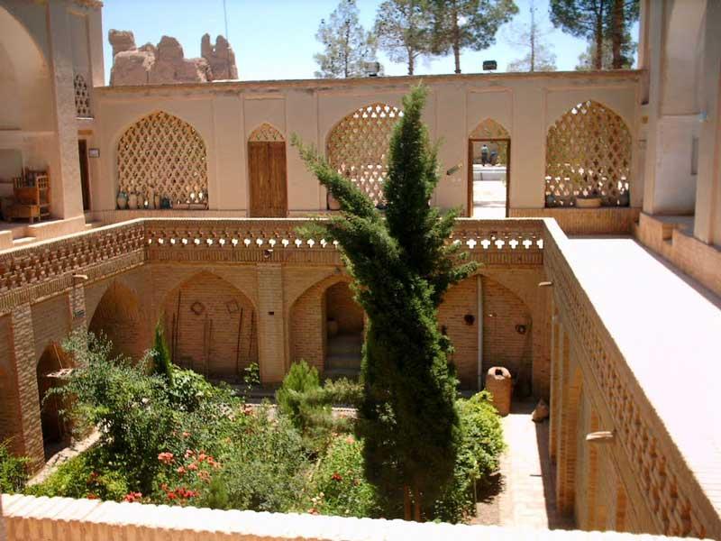 جاهای دیدنی نایین در بهار-kduCSIF5cd