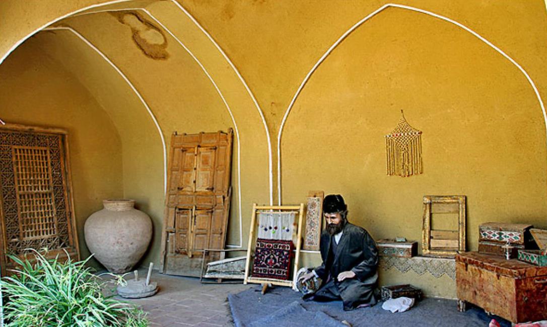 حسینیه و آب انبار حاج عبد الباقی نراق-lTQIXpsReK