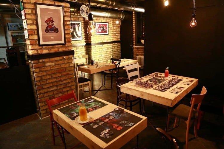 هیجان بازی در كافه ( كافه بازی های تهران )-lW0QwRYwpV
