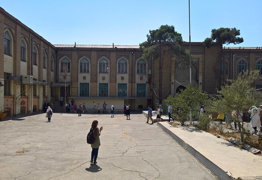 مدرسه و كلیسای ژاندارك تهران-llzynd8f43