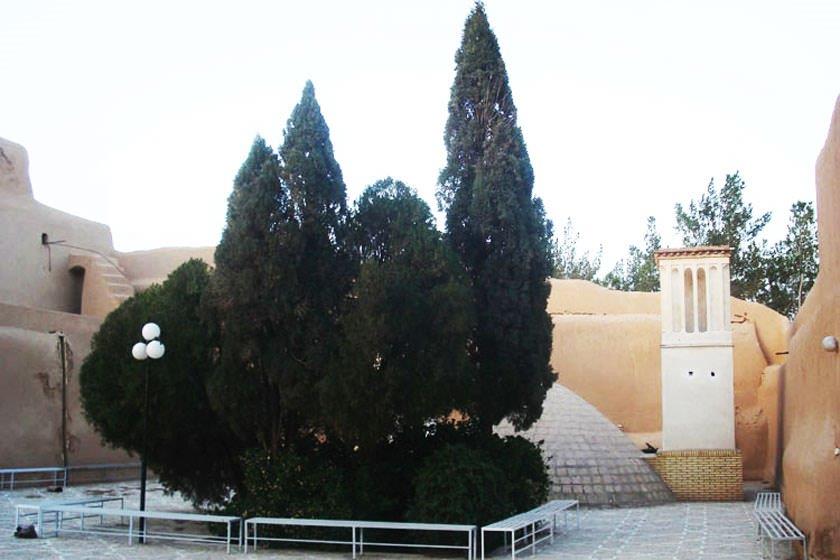 زیارتگاه ستی پیر (قلعه اسدان)-lw1Gff5iWw