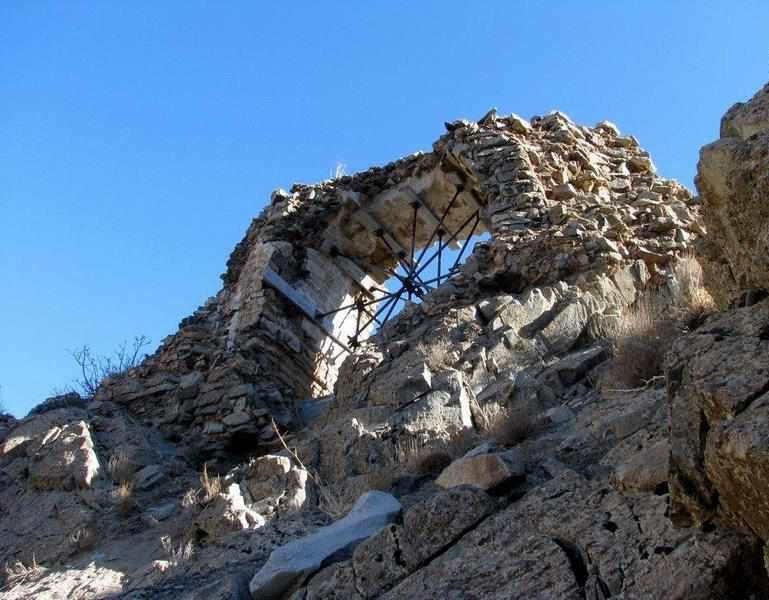 چهارطاقی ریوند ( آتشكده آذربرزین مهر )-lyoTHLWqaO