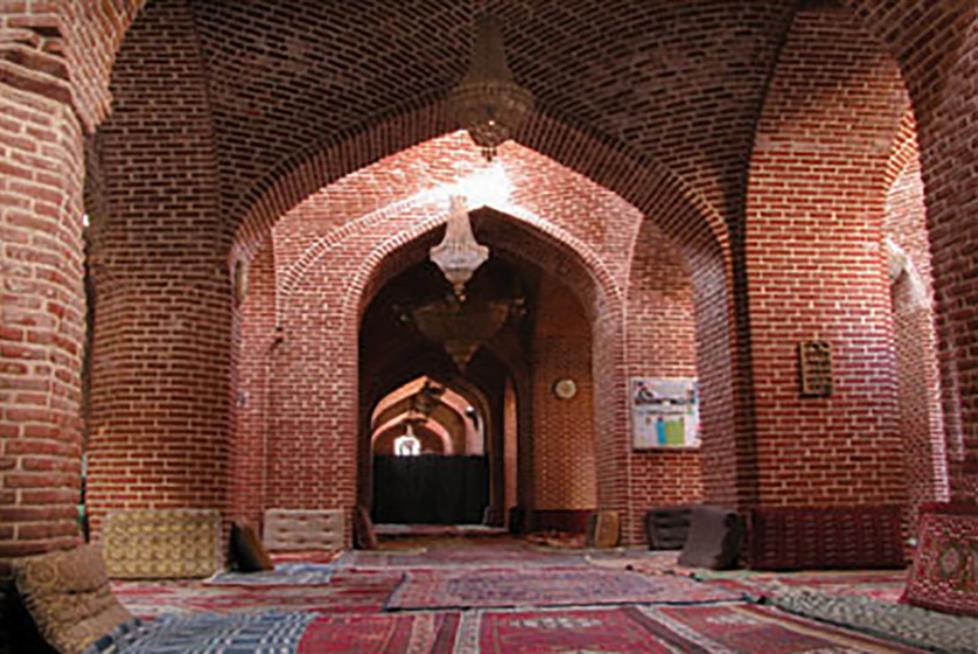 مسجد جامع سراب: اثری تاریخی با محراب ۵۰۰ ساله در آذربایجان-nPWsFN8QtW