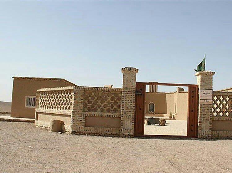 اقامتگاه بومگردی نمكزار سه قلعه سرایان-nds5YBOd9U