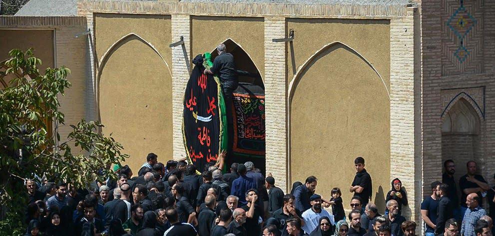 آیین ۴۰۰ ساله نخل گردانی در نراق-oNqyOegxcs