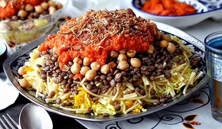هنگام سفر به این كشورها این آداب عجیب غذا خوردن را رعایت كنید-oRFWfJgRa4