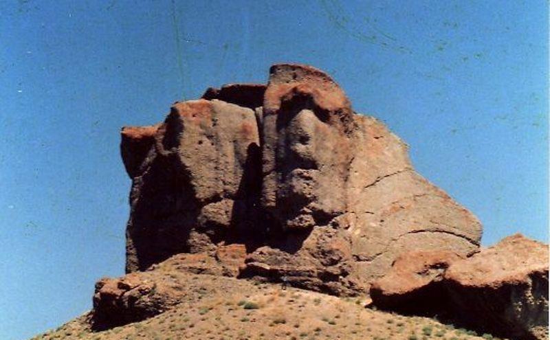 پیكره سنگی بابا داوود عنبران-ouOCfyj0QU
