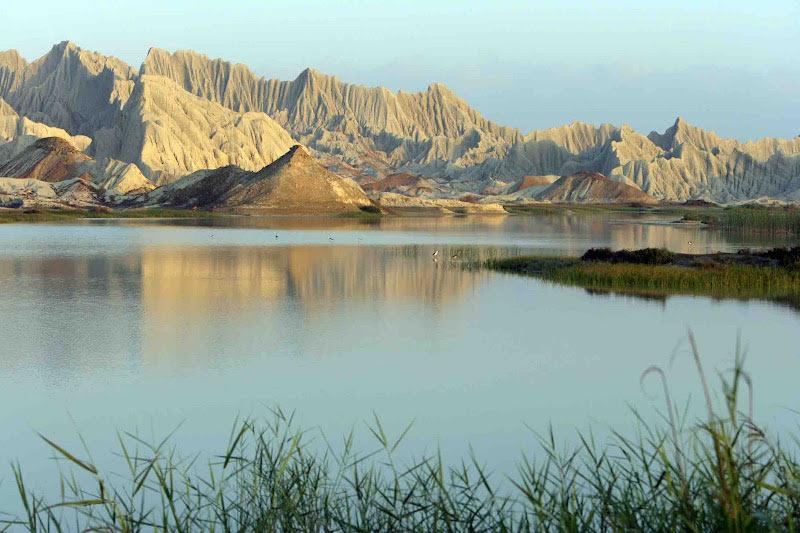كوه های مریخی چابهار-pAcne07bka