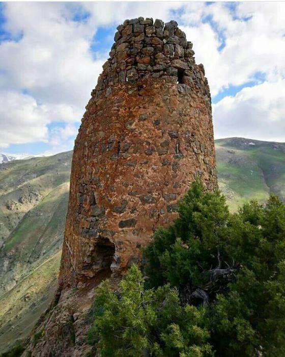 روستای بردوك و قلعه ی تاریخی آن-q8moZLhE9D