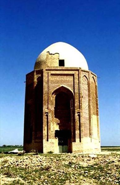 بنای تاریخی پیر مراد آباد اراك-qQloPVQhTp