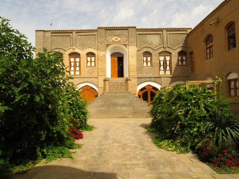 ساختمان پست قدیم بیرجند-qZA0AwPEp8