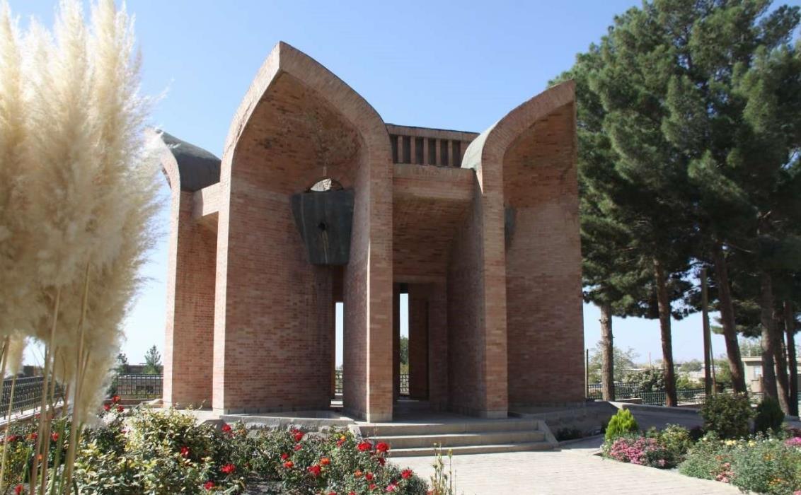 روستای فرومد ، خاستگاه شخصیت های برجسته-rFEtQCWlOX